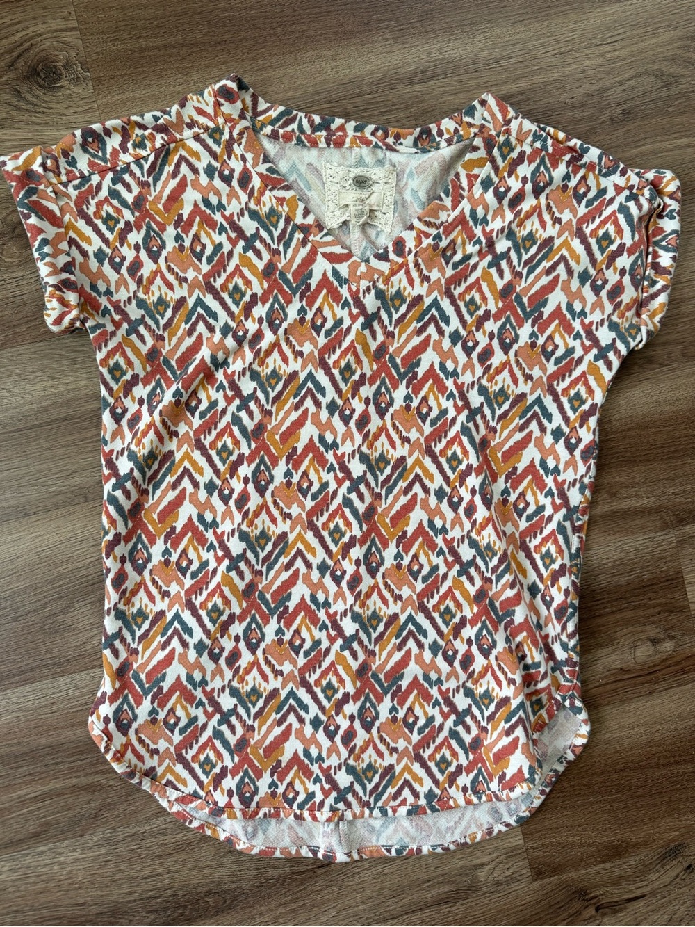 Casual Multi-Color Patterned V-Neck Women’s tunic top.